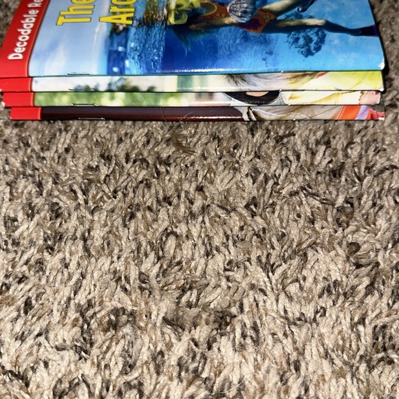 Phonics readers book bundle - Picture 2 of 4